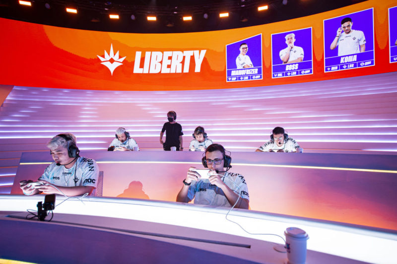 Icons 2022: Liberty sofre virada em sua estreia na fase de grupos