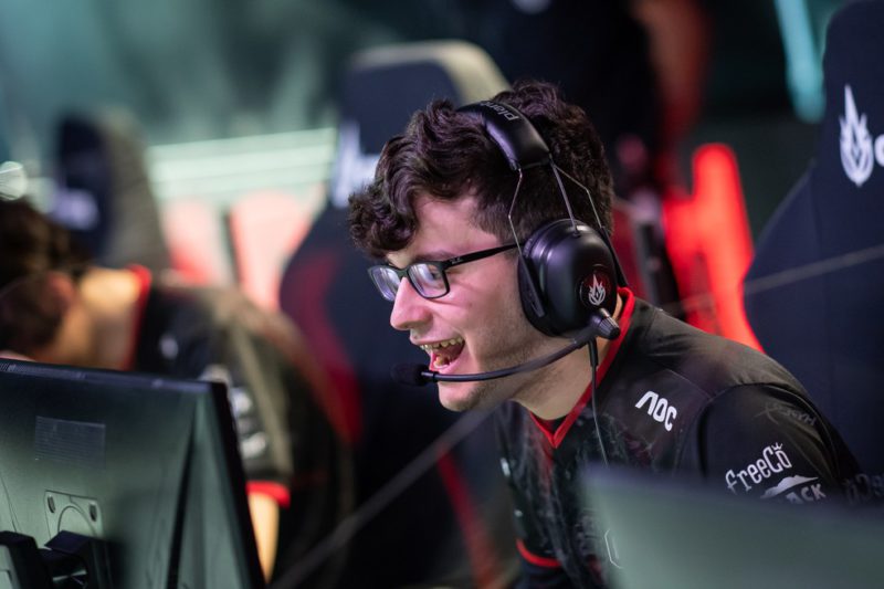 Foto do mid laner Grevthar, da REd Kalunga