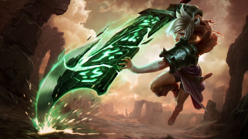 Riven, uma das campeãs buffadas no patch 11.22 de LoL