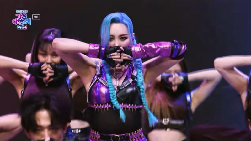 Imagem da Sunmi vestida da Jinx do LoL