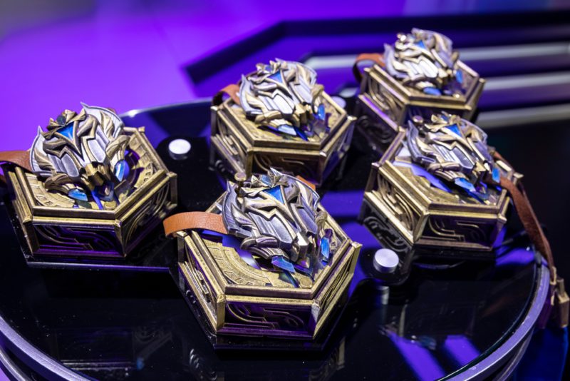 Imagem das medalhas feitas pela Riot Games para o streamer Tyler1,