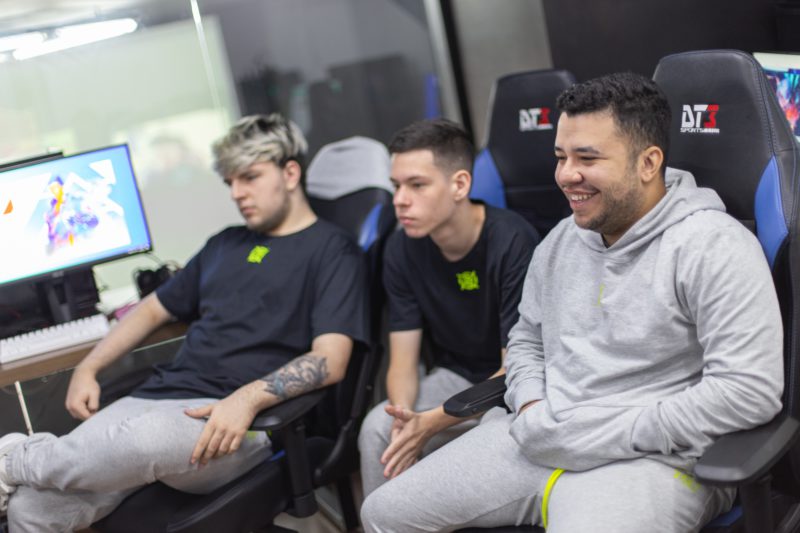 Jonn, cauanzin e bnJ, jogadores da NiP