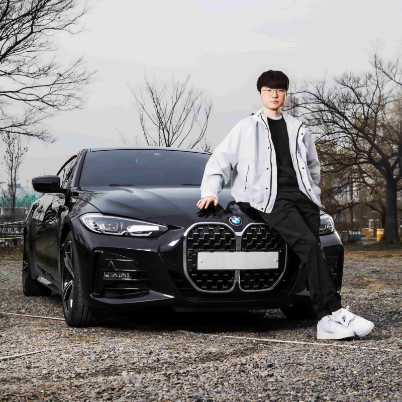 Imagem de Faker e seu carro BMW
