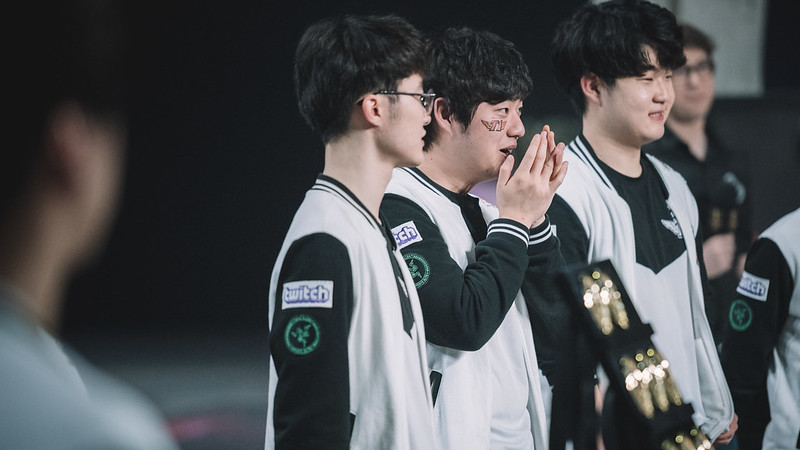 Foto da reação de Bang vendo Ronaldo no palco do MSI 2017