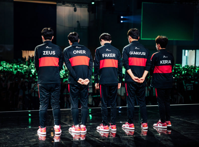 Imagem do time da T1 no MSI 2022