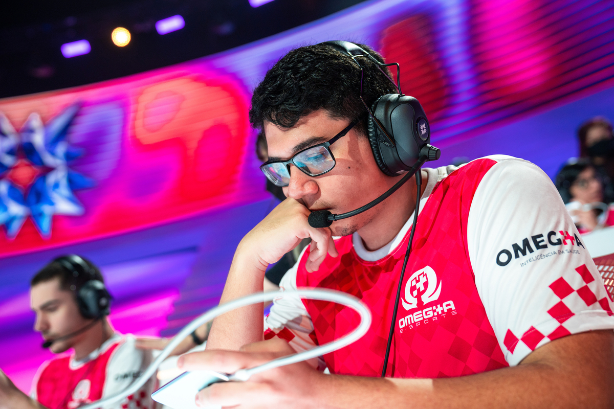 Imagem de um jogador da Omegha no Icons 2022 de Wild Rift