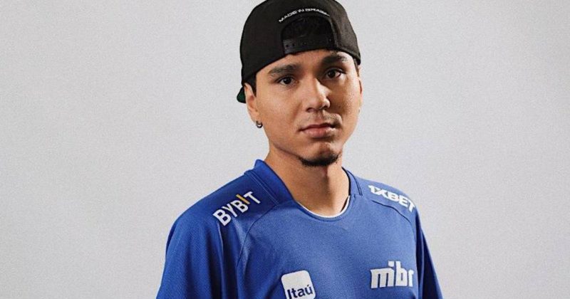 hen1 com a camisa do mibr