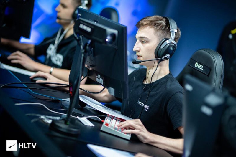 fame da outsiders durante o iem rio major 2022