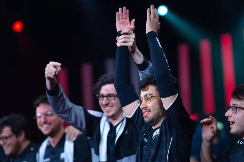 NosFeRus pela INTZ após vitória no CBLOL