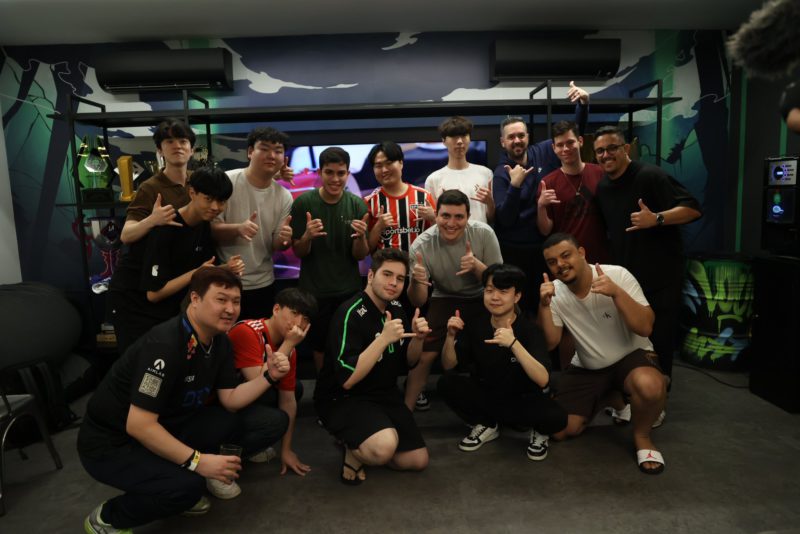 Foto das equipes da LOUD e DRX juntas