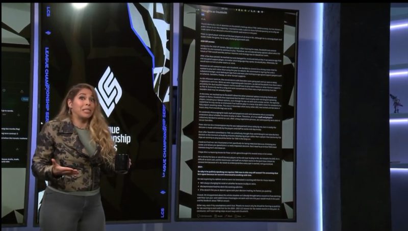 Imagem da transmissão da LCS 2023 com o caso do Doublelift