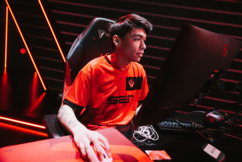 Foto de pANcada, jogador da Sentinels que disputa o VCT Americas 2023