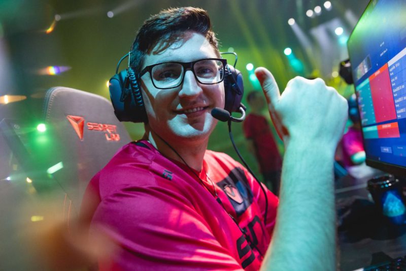 Foto de dephh, que deixa a Sentinels