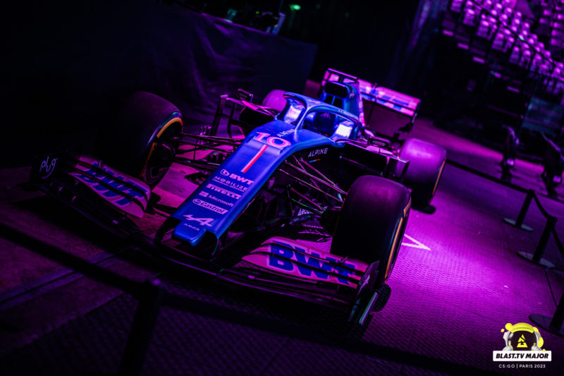 carro de fórmula 1 no major de cs:Go