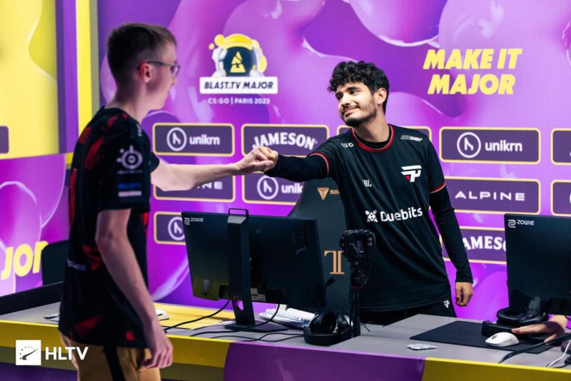 skullz cumprimenta adversário na blast.tv paris major 2023, o major de cs:go