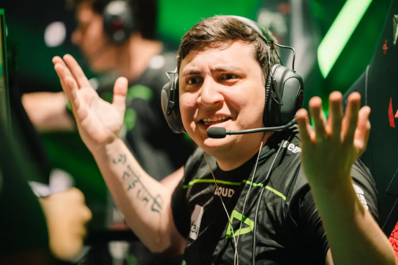 Foto de Saadhak, jogador da LOUD