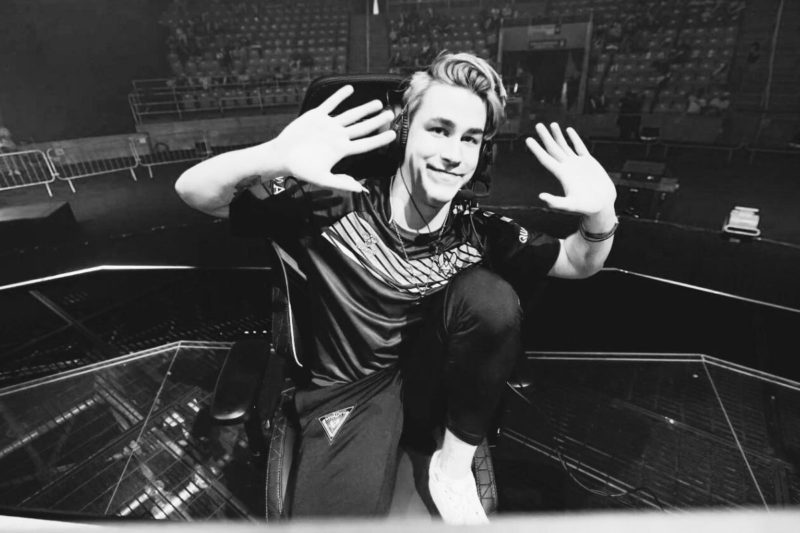 Twisten no VCT LOCK//IN