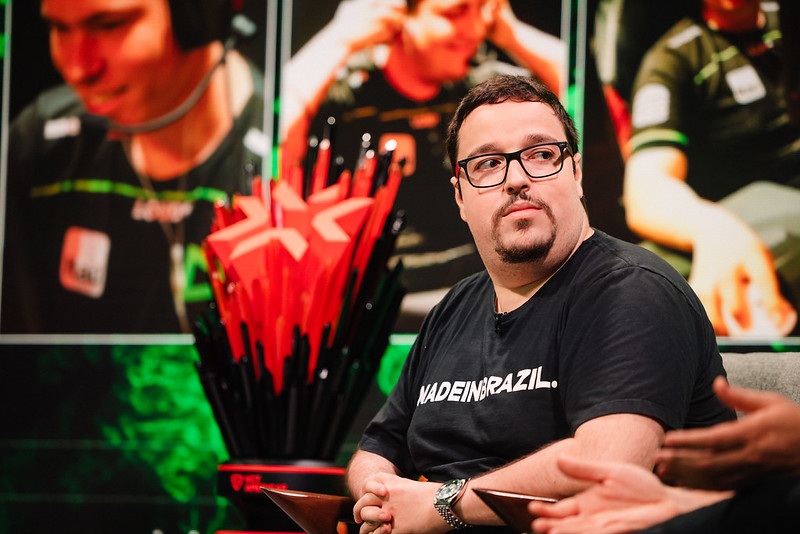 Imagem do bzkA, coach do MIBR, no VCT Americas