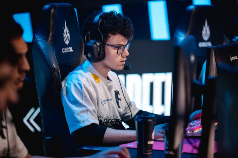 Imagem do jogador tutsz, do time de LoL da FURIA