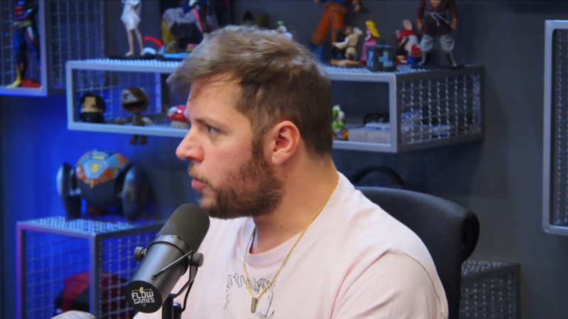 zews durante participação no flow games podcast