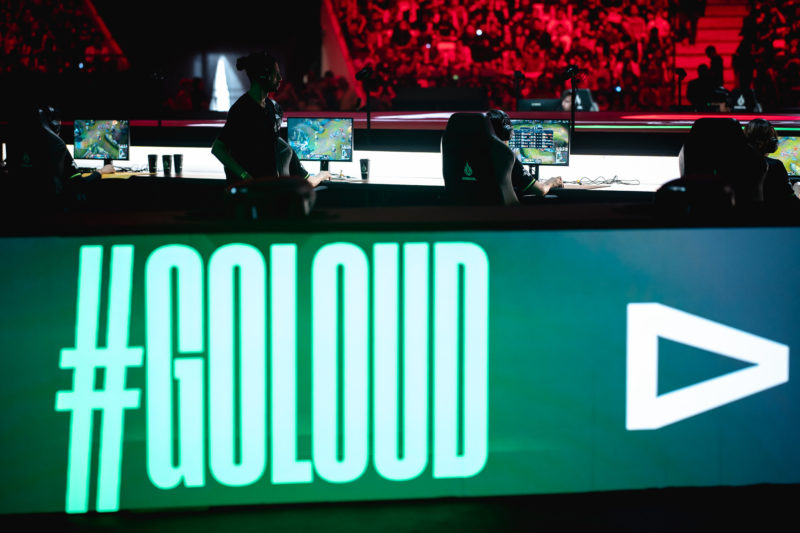 Imagem de um painel dcom a hashtag LOUD no CBLOL 2023