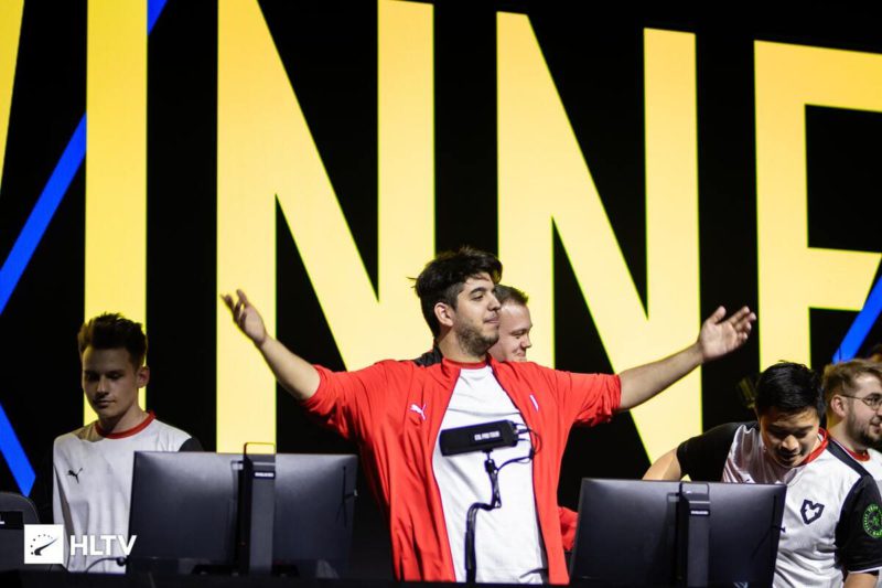 jdc durante partida ainda com a mouz