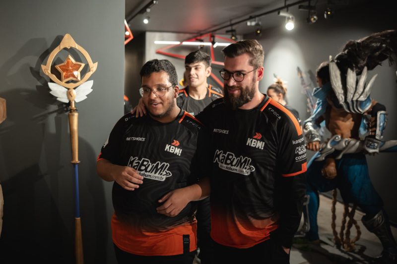 Na foto, Danilo Geraldi e Dioge, na final superior do CBLOL Academy