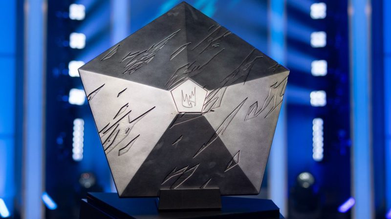 Na foto o troféu do primeiro split da LEC