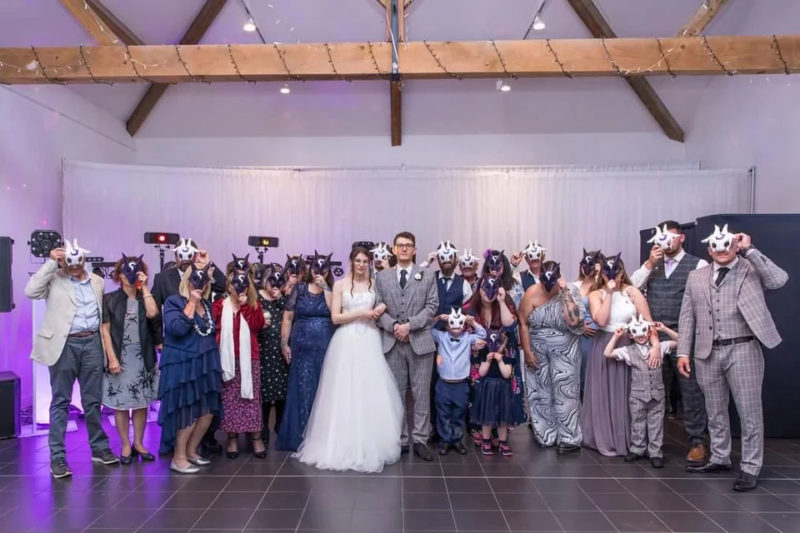 Na foto a cerimônia de casamento com o tema: os Kindred