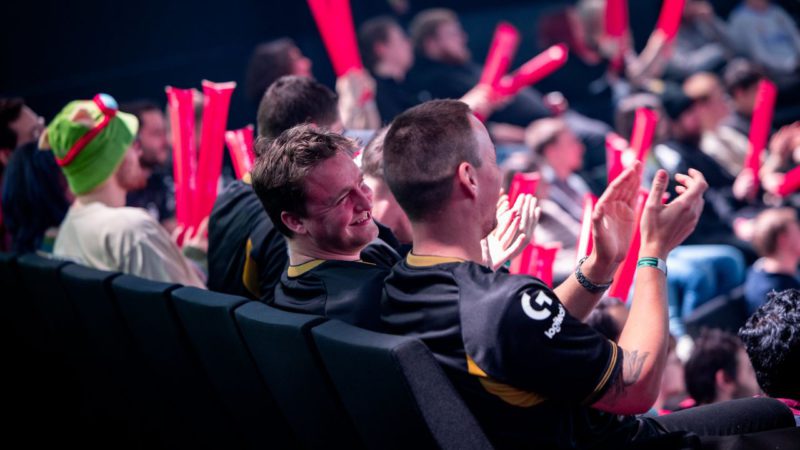 Na foto, torcedores da Team Heretics, que disputará a chave-inferior da LEC 2024
