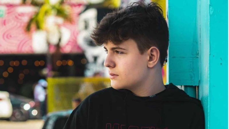 Na foto, o streamer Clix