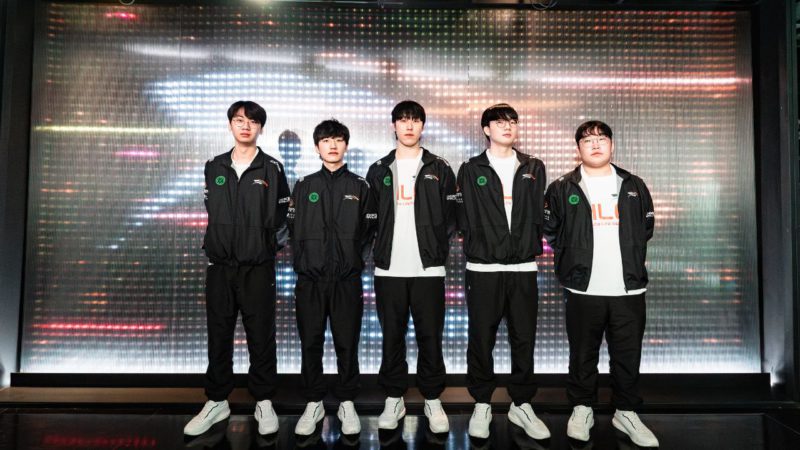 Na foto, os jogadores da HLE na LCK 2024
