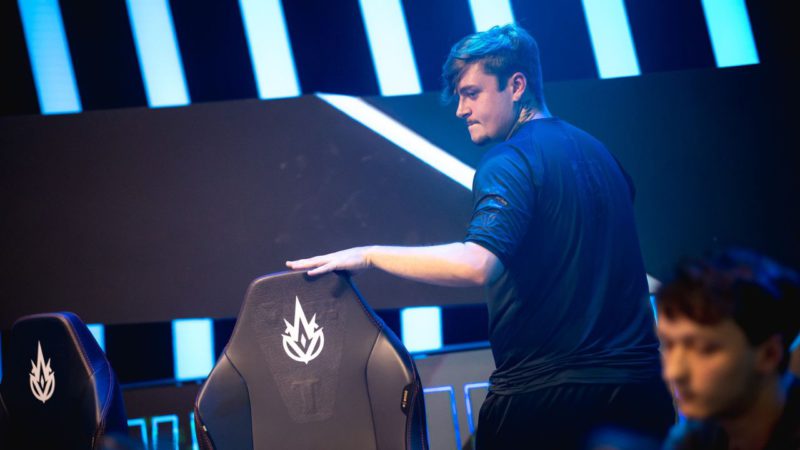 Na foto, Hauz, midlaner da KaBuM