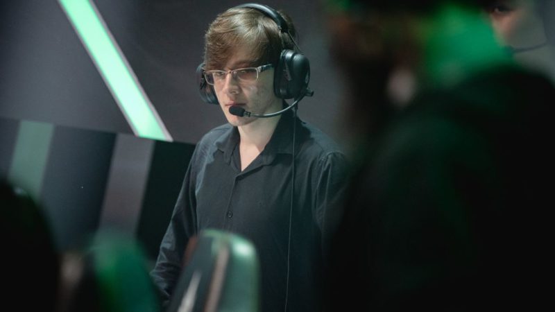 Na foto, o ex-técnico da LOUD, Shaquinn. Conhecido por ser main Quinn e main Nilah