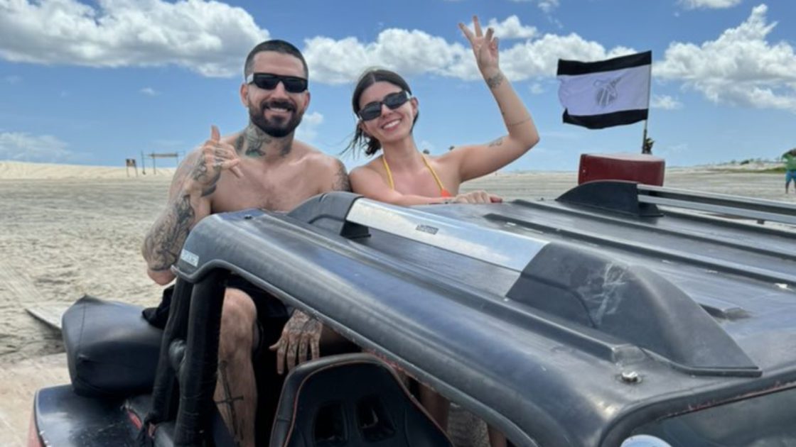 Na foto o casal brTT e Paula Nobre