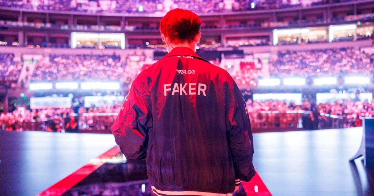 Imagem do Faker no palco do MSI 2024