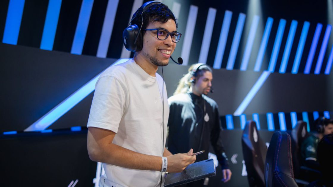 Na foto, o técnico SrVenancio, da LOUD