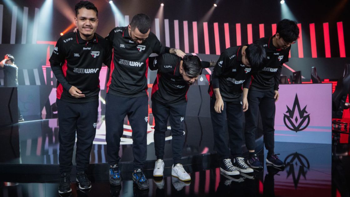 Na foto, a paiN Gaming após vencer da LOUD no CBLOL 2024 2º split