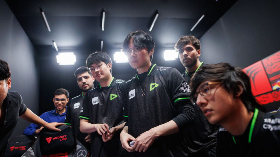 Na foto, LOUD Croc e o seu time no MSI 2023