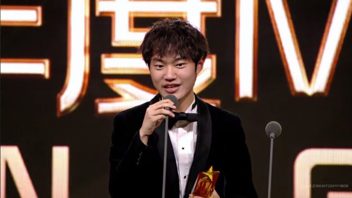 Na foto, Knight, o MVP da LPL 2024