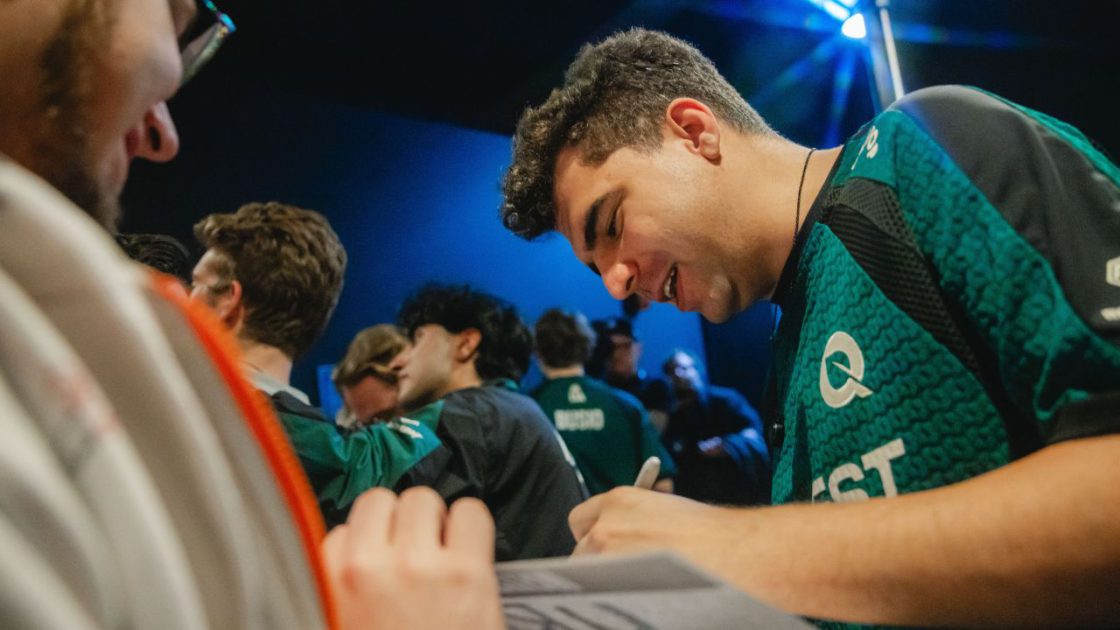 Na foto, Bwipo, top-laner da Flyquest na LTA Norte 2025 1º split