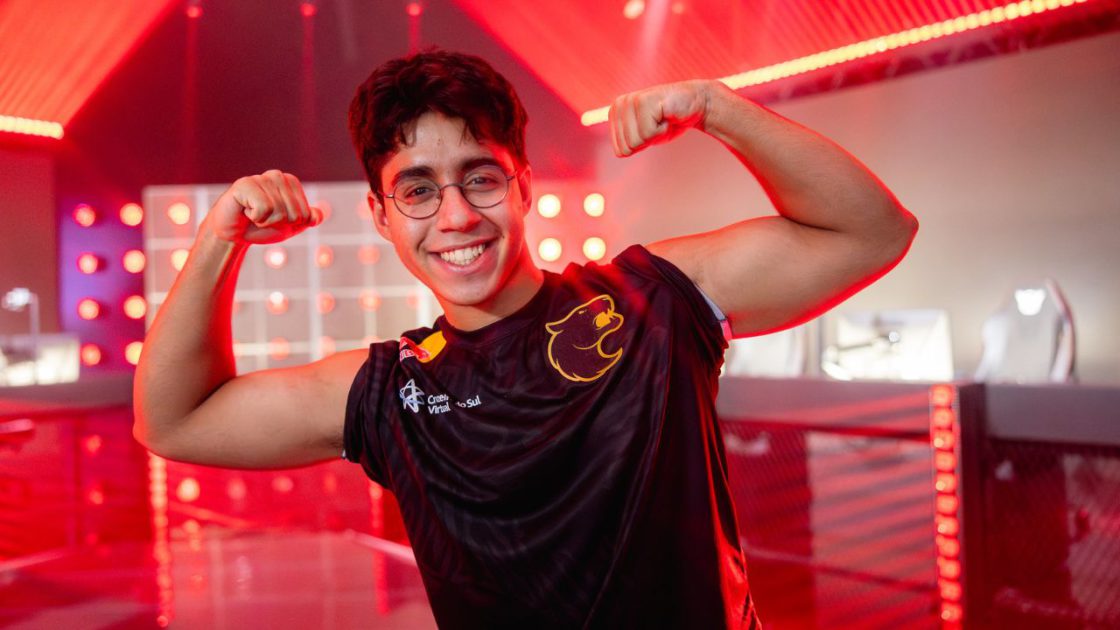 Na foto, o Tatu, jungler da FURIA