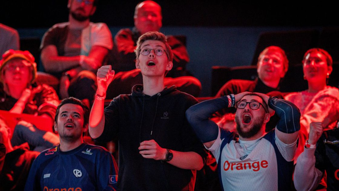 Na foto, torcedores da Karmine Corp