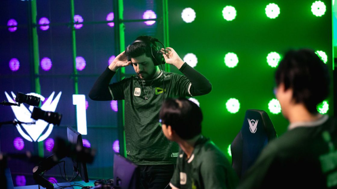 Na foto, o top-laner da LOUD, Robo