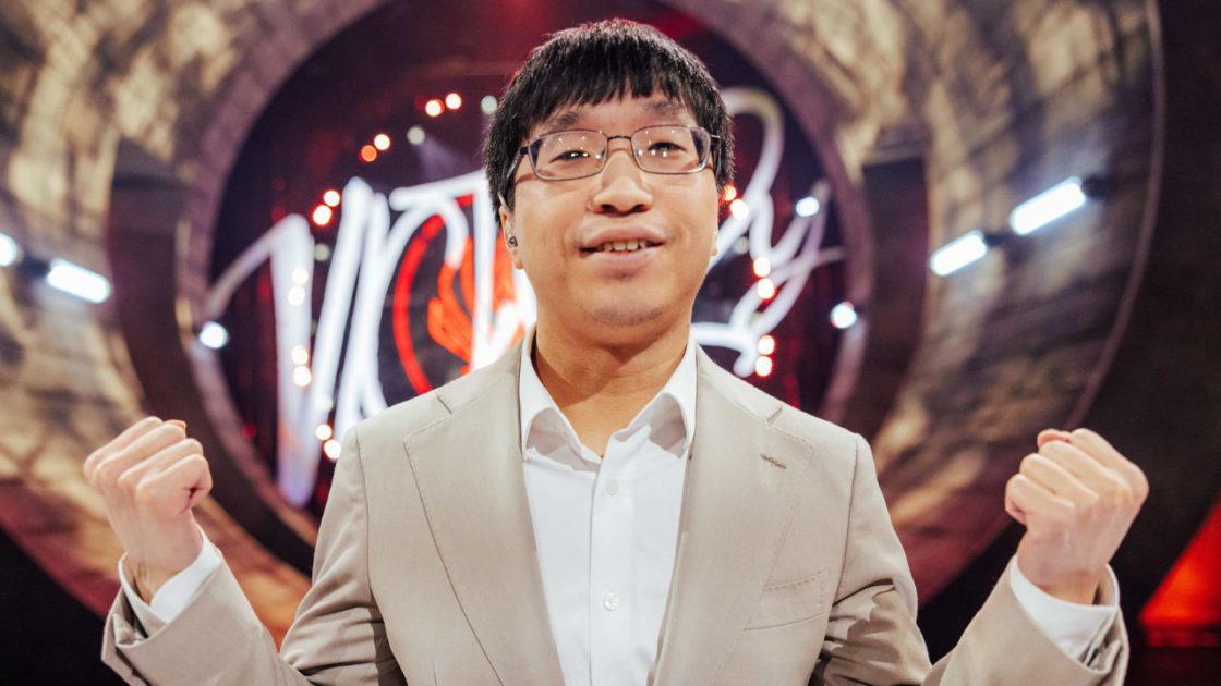 Na foto, o técnico Tabe