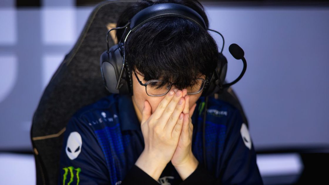 Imagem do Yeon no palco da LTa 2025