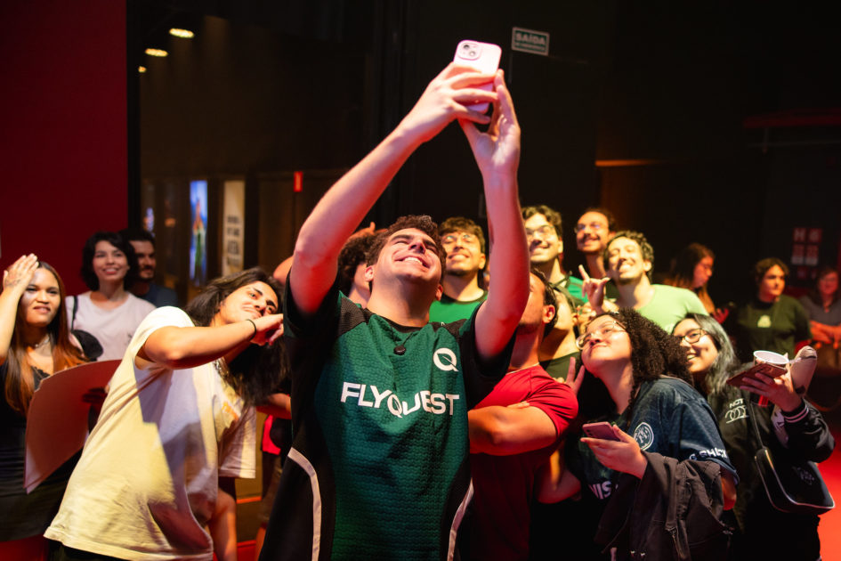 Imagem do Bwipo com os fãs na LTA 2025