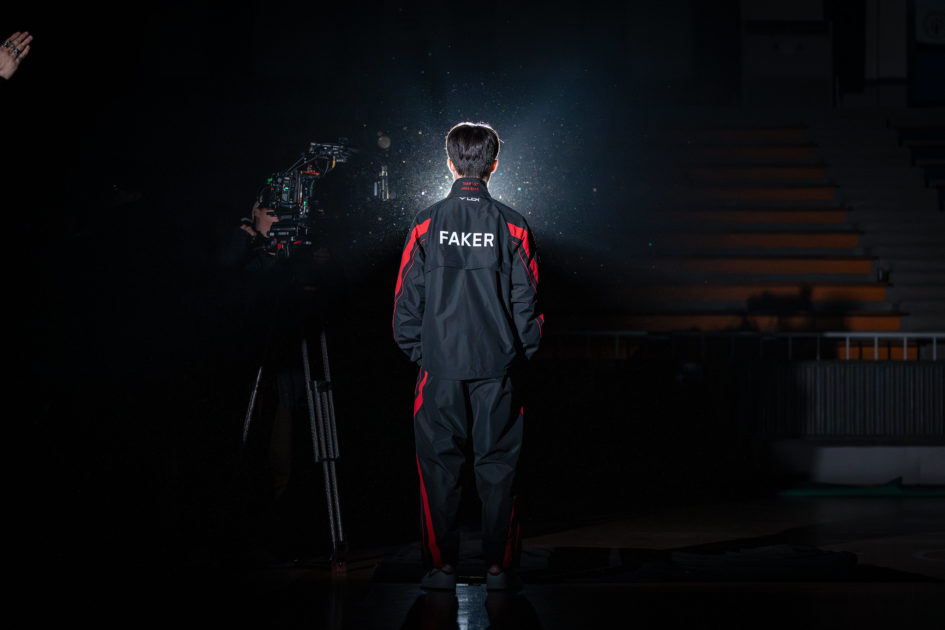 Foto do Faker de costas na LCK