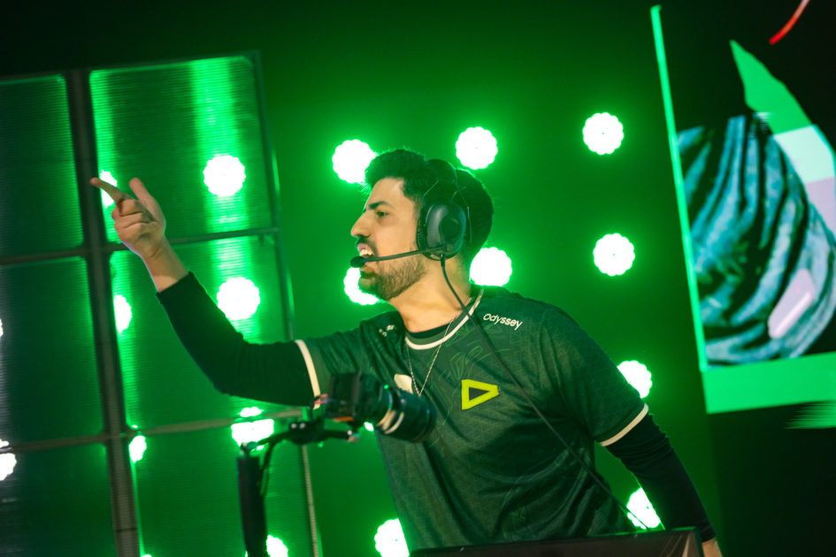 Robo apontando o dedo e gritando no estúdio da LTA Sul 2025