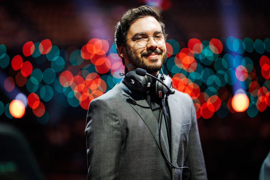 Rodrigo posando para foto na LEC 2024